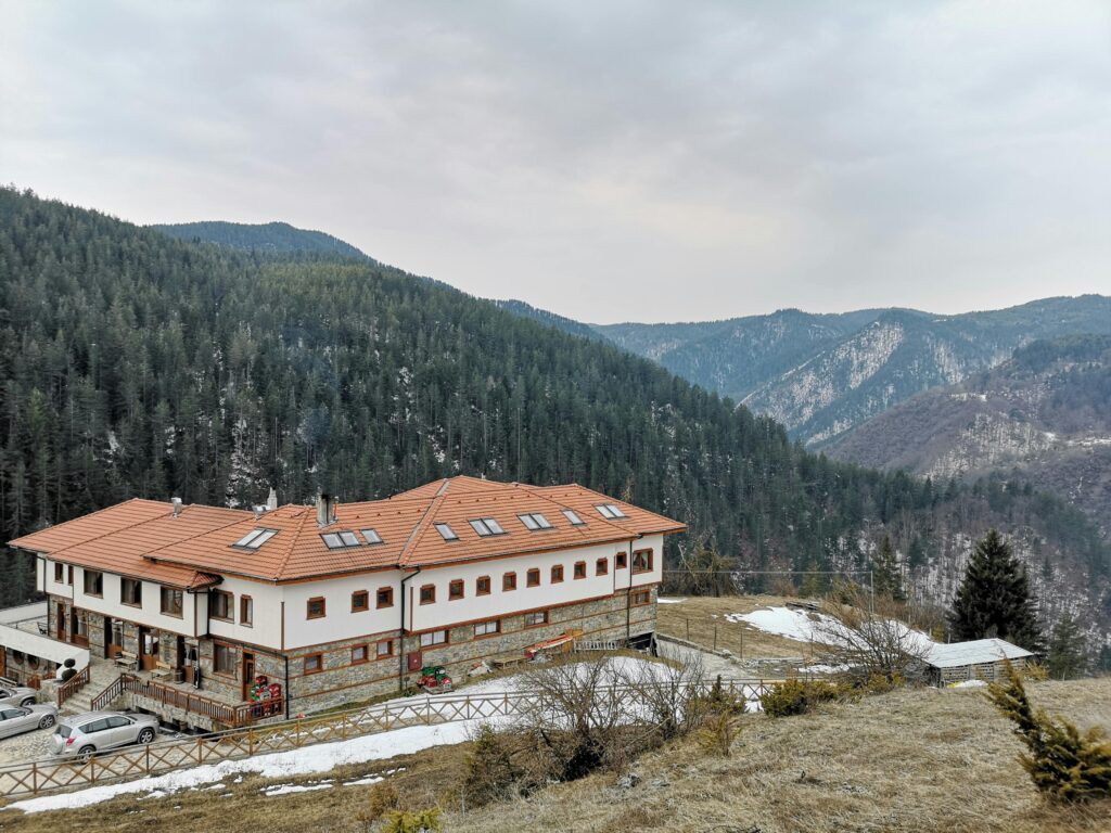 A picturesque mountain retreat with beautiful snowy scenery and a serene forest backdrop.