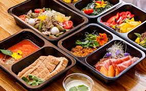 “Fresh prepared meal trays for food delivery services in Hyderabad.”